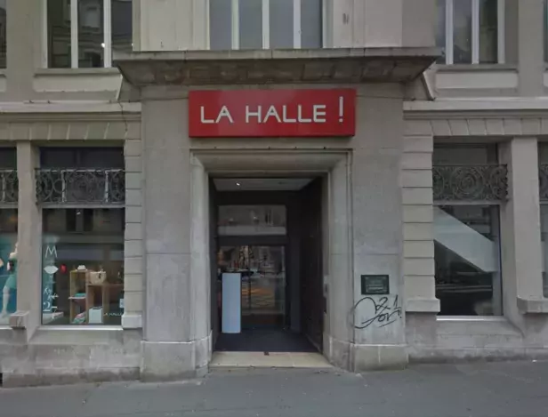 La halle 2025 aux vêtements fermeture